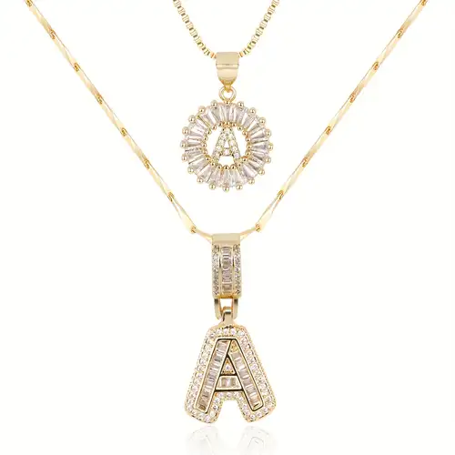 Collier initial en moissanite