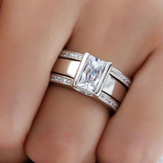 Bague en argent brillant au style vintage